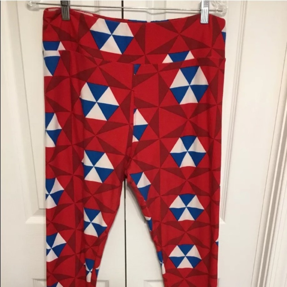 Lularoe leggings size tall and curvy (12-18)